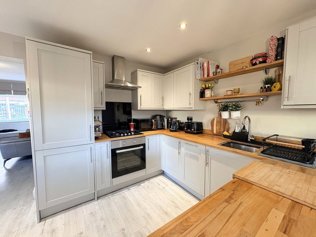 Property photo 2 of 26