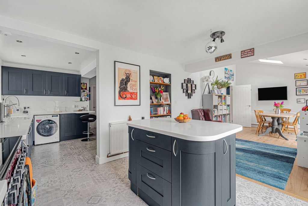 Property photo 3 of 18 Kitchen Diner