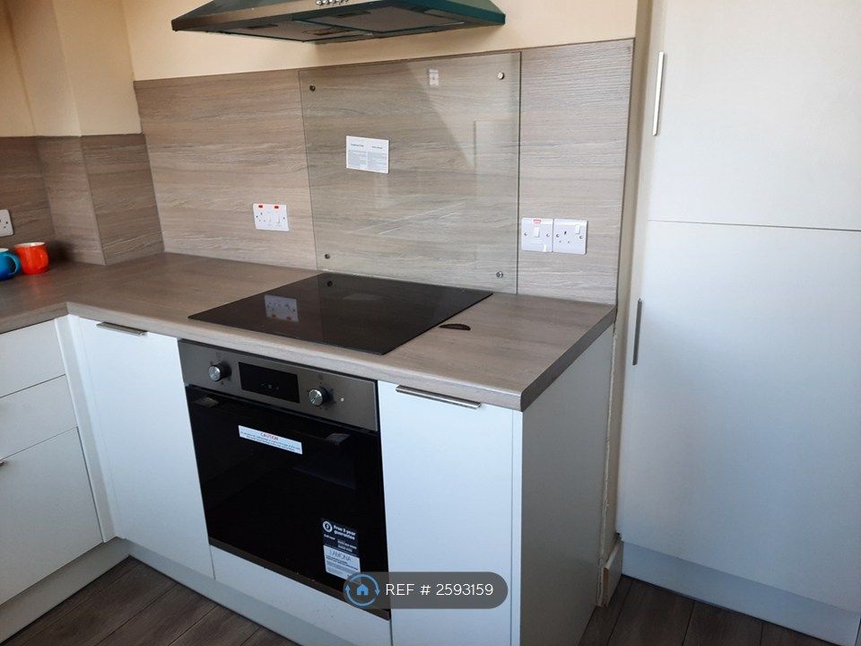 Property photo 3 of 10 Kitchen