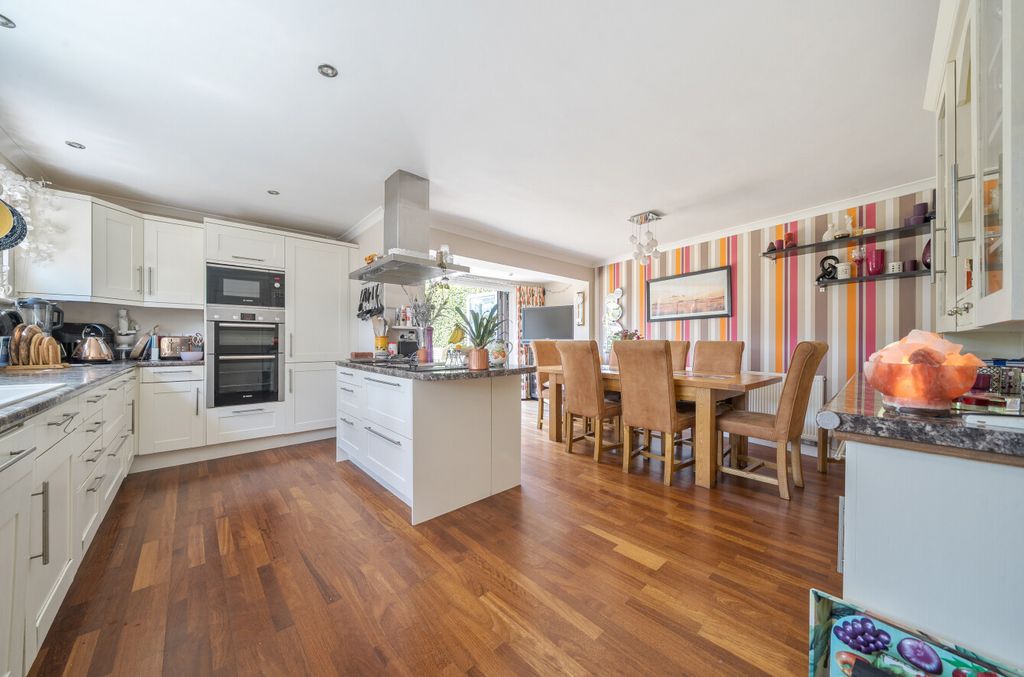 Property photo 2 of 17 1492368-1-6A4E470...