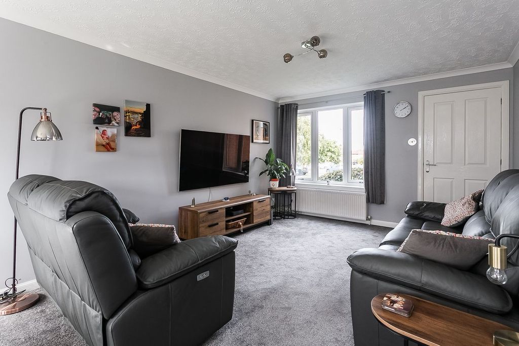 Property photo 3 of 32