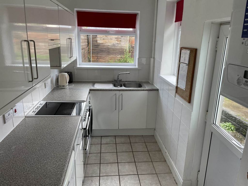Property photo 2 of 17 16 Kitchen 1