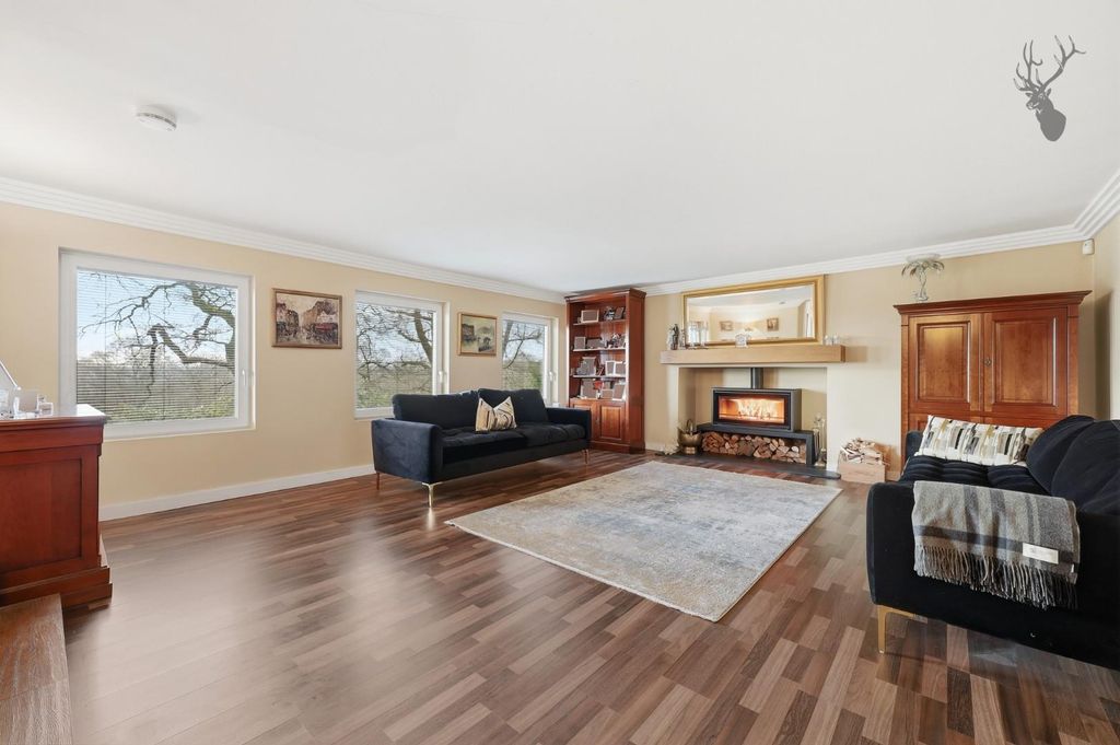 Property photo 3 of 35