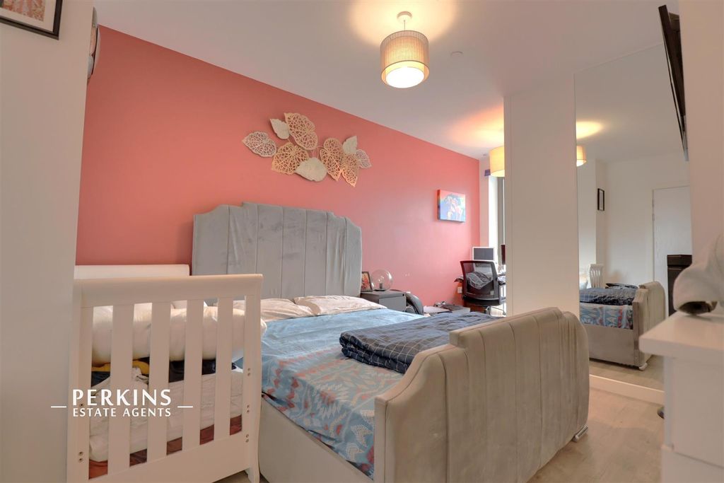 Property photo 3 of 7 Bed 1.Jpg