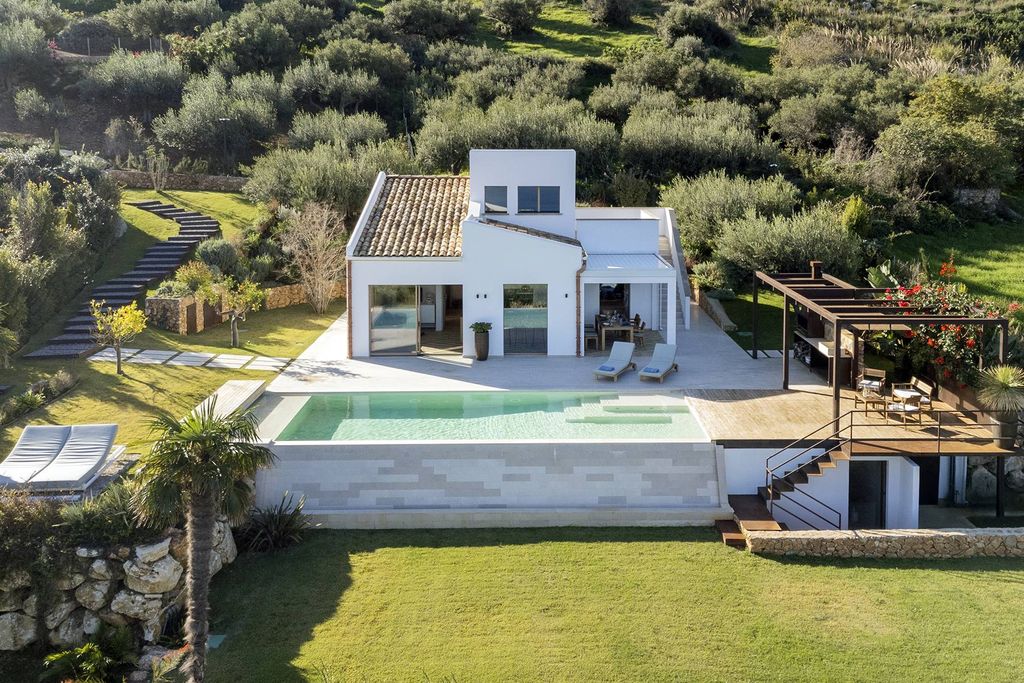 Property photo 1 of 31