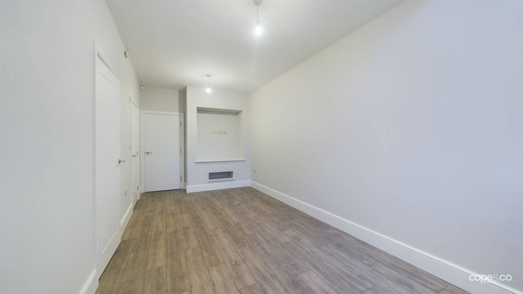 Property photo 3 of 14 3819275