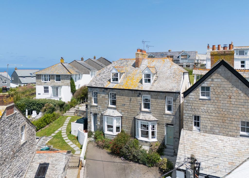 Property photo 1 of 19 Edgehill