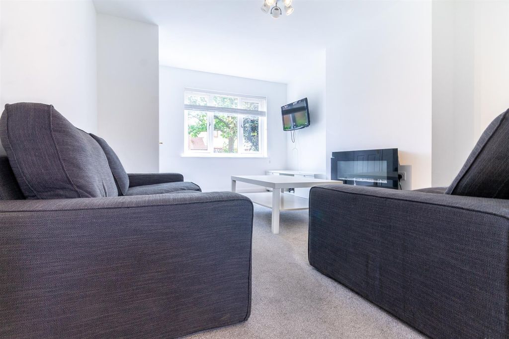 Property photo 2 of 6 Img_8427-Hdr.Jpg