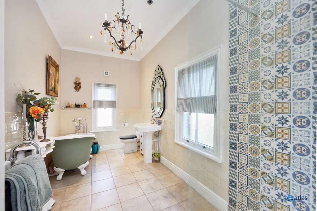 Property photo 3 of 23 En-Suite