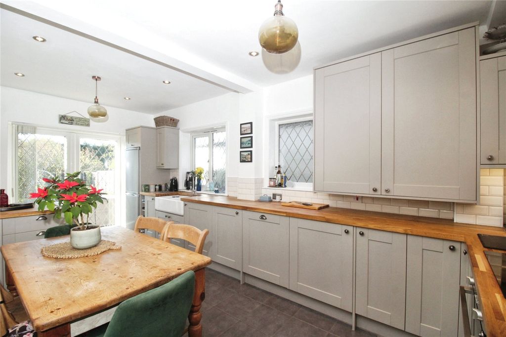 Property photo 2 of 17 Breakfast Kitchen