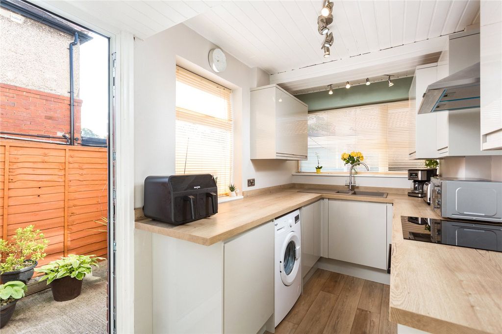 Property photo 3 of 16 Photos