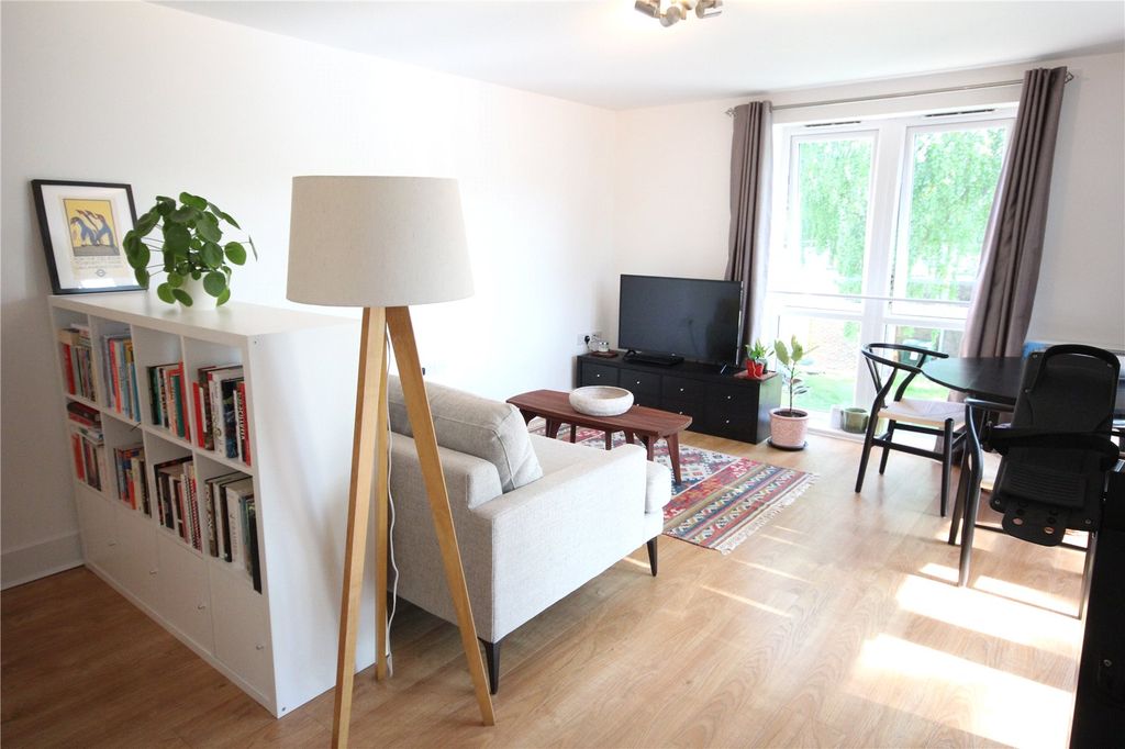 Property photo 2 of 6 Picture No. 14