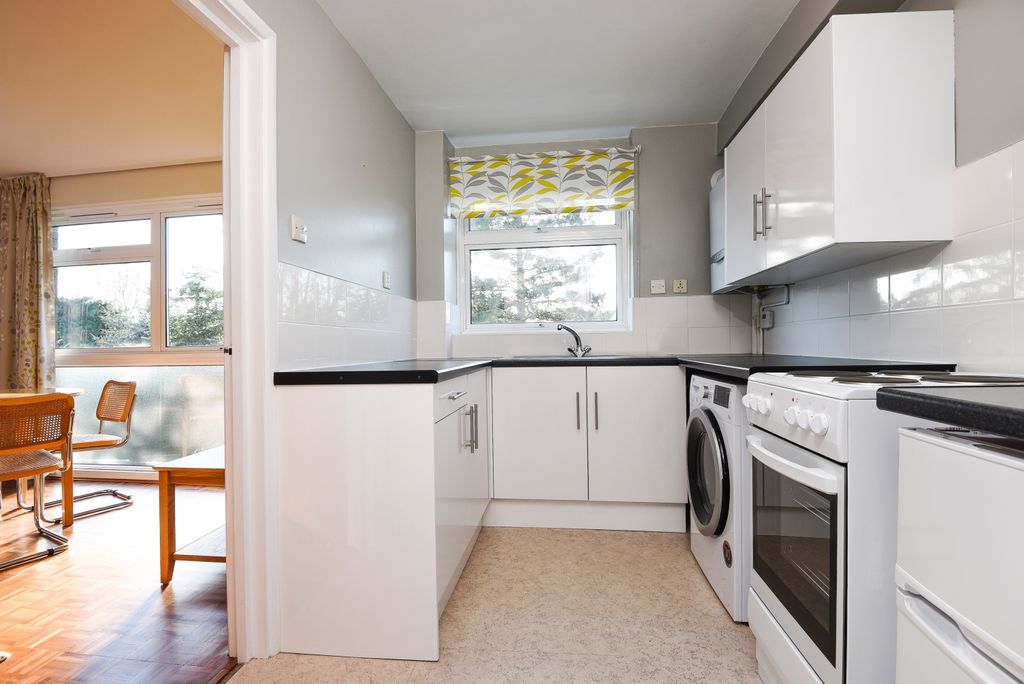 Property photo 3 of 8 Kitchen