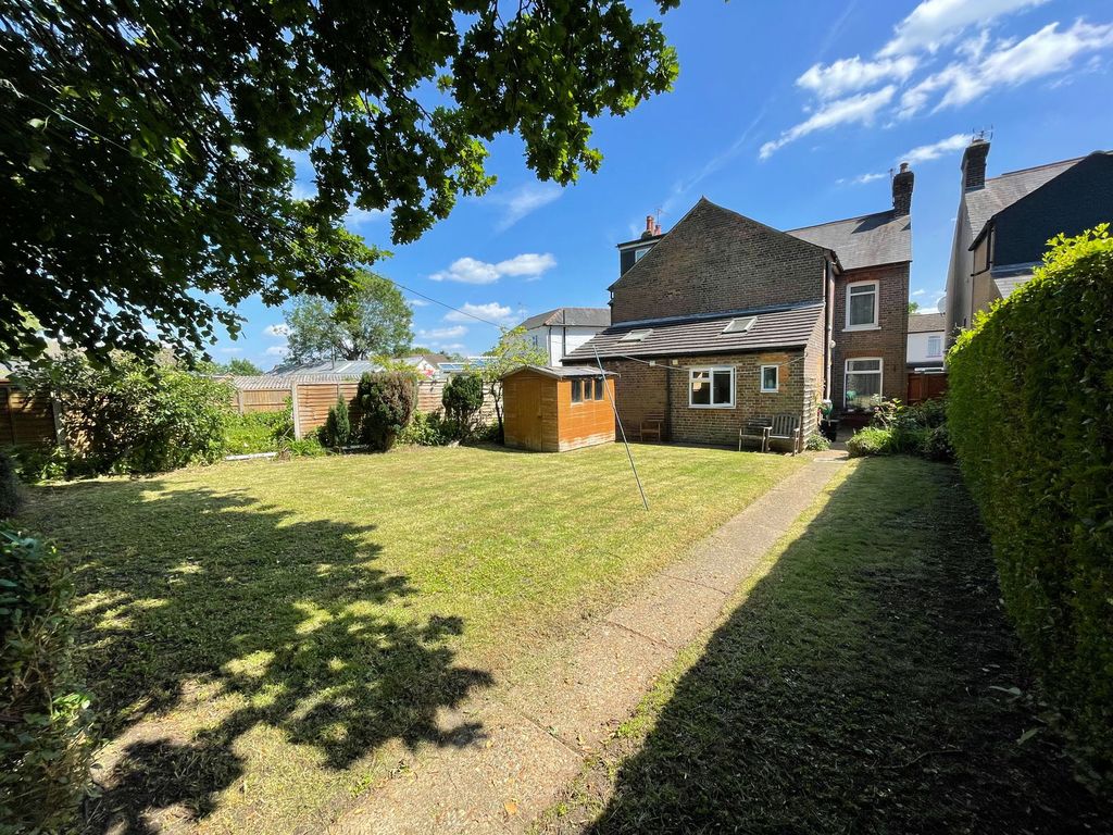 Property photo 2 of 25