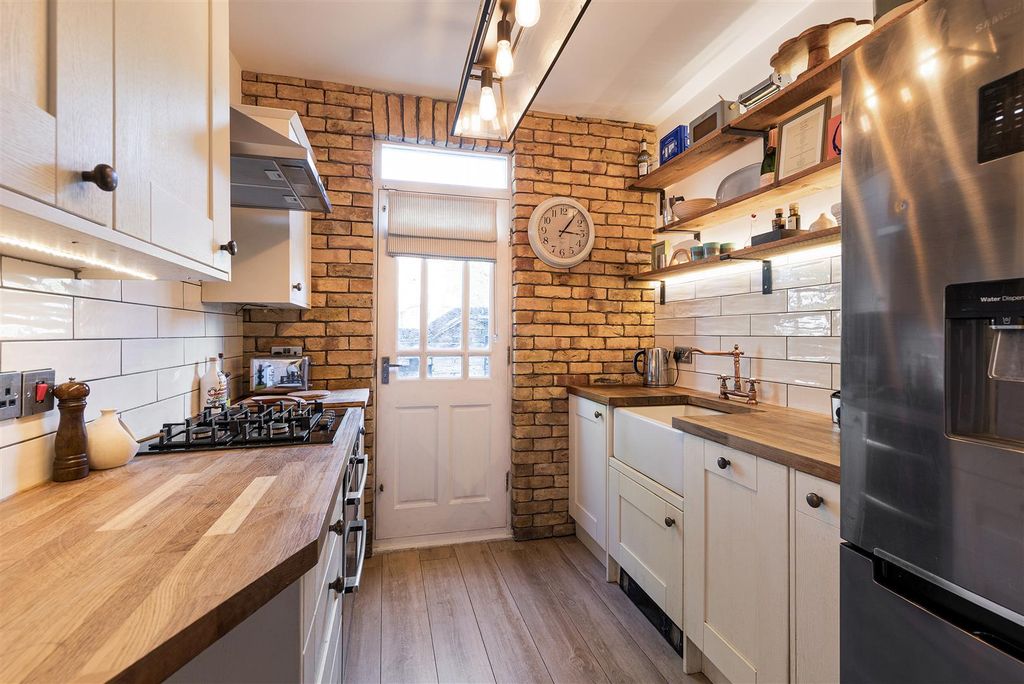 Property photo 3 of 26 Forest Road, E17
