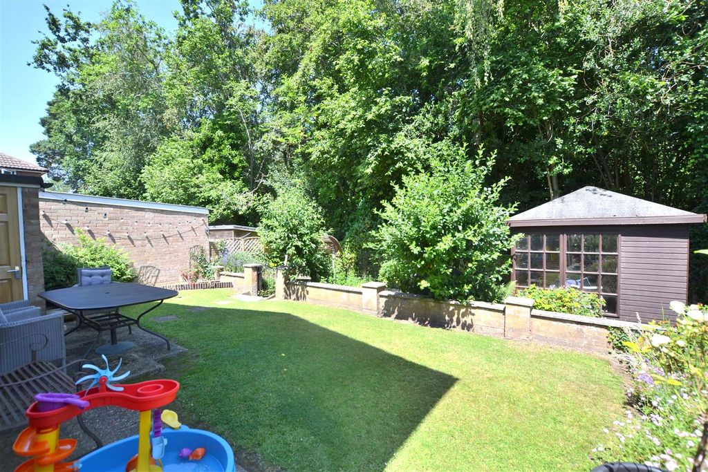 Property photo 2 of 23 Garden.Jpg