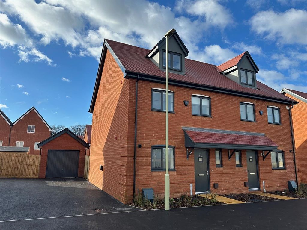 Property photo 1 of 9 98 Beaulie Ave.Jpg