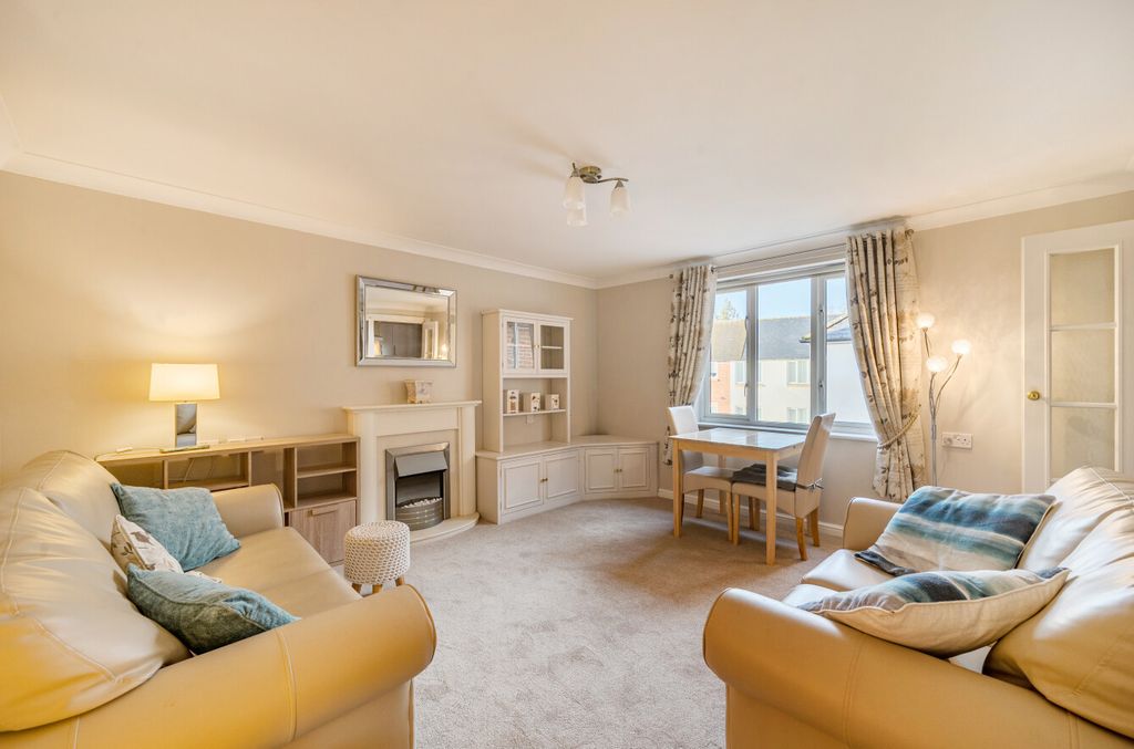 Property photo 1 of 14 Sitting Room