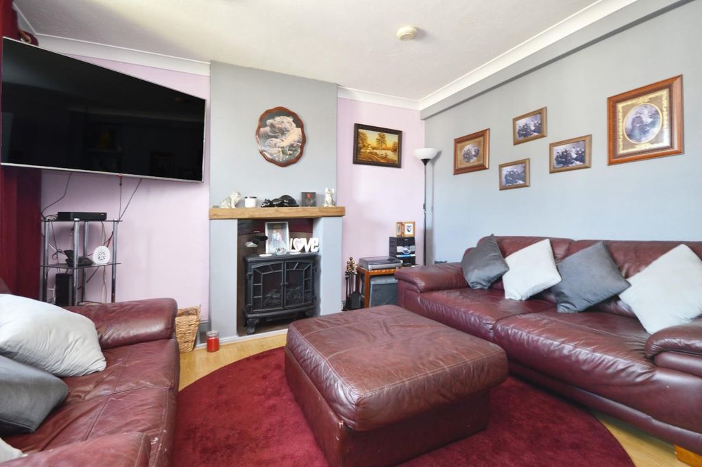 Property photo 3 of 19