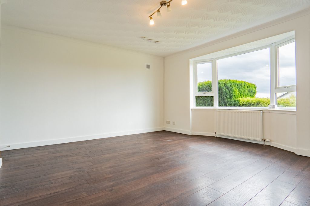 Property photo 2 of 27