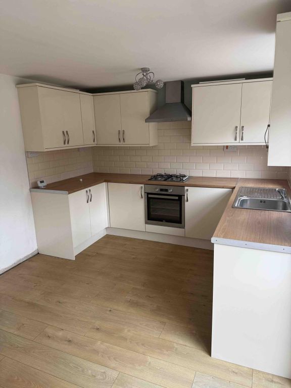 Property photo 2 of 17 Kitchen / Diner