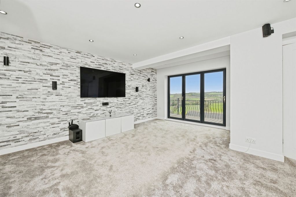 Additional image 5 of 4 bed detached house for saleHigh Street, Thornhill, Dewsbury WF12