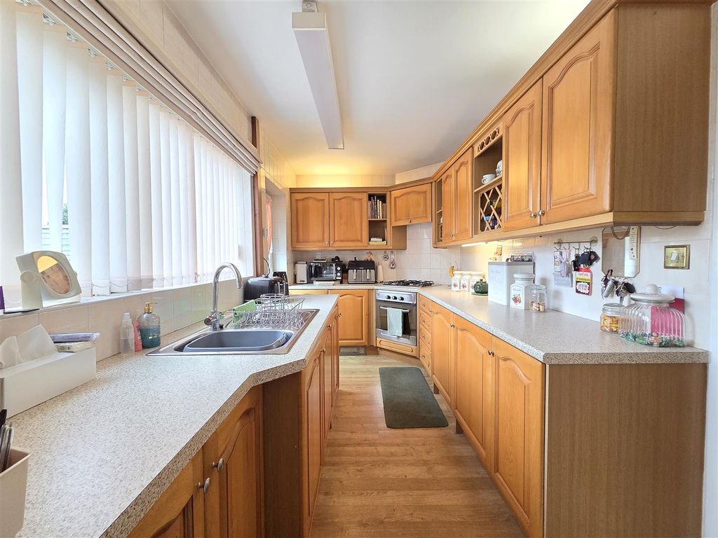 Property photo 3 of 14 Kitchen