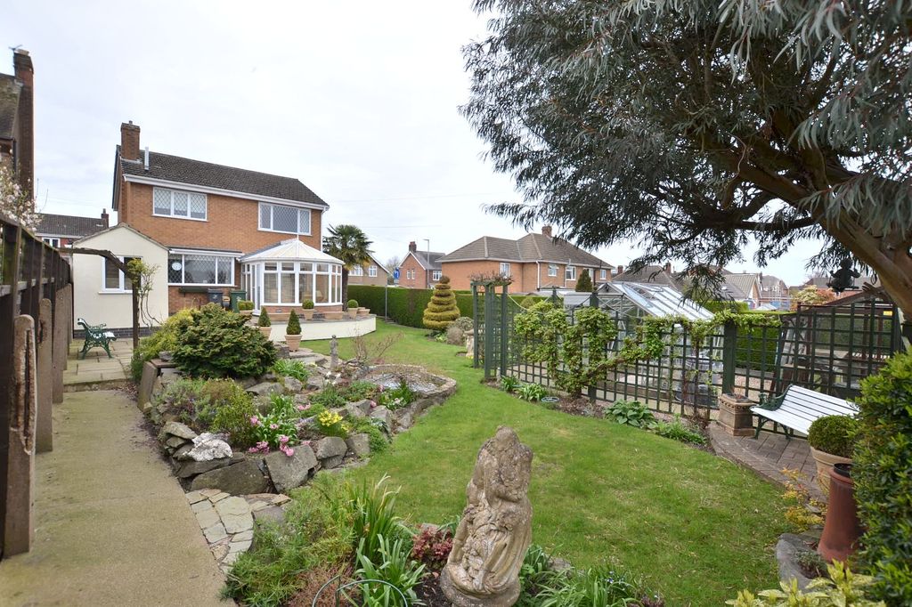 Property photo 2 of 34