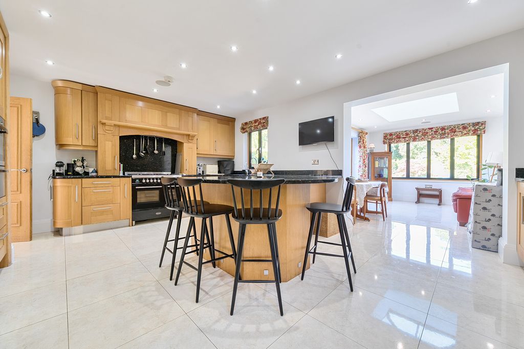 Property photo 3 of 23