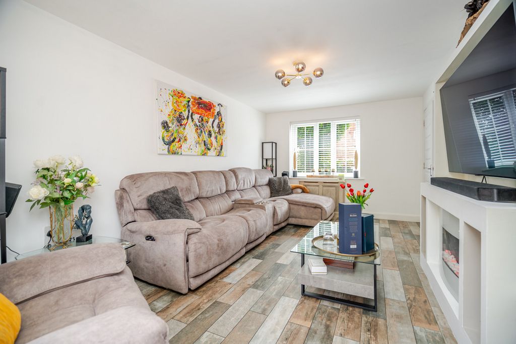 Property photo 3 of 34