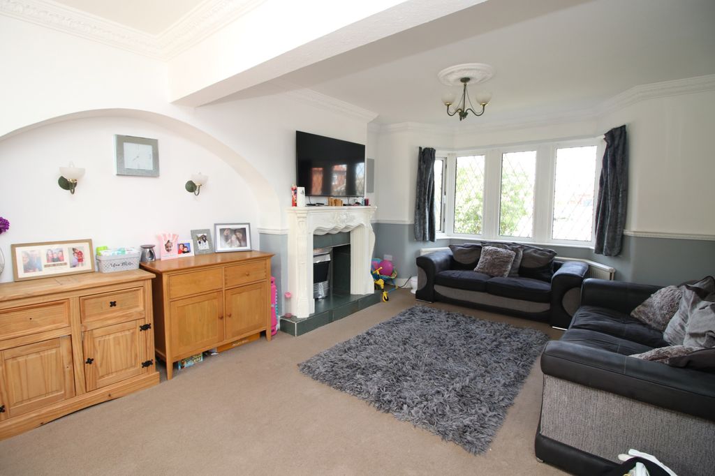 Property photo 3 of 18