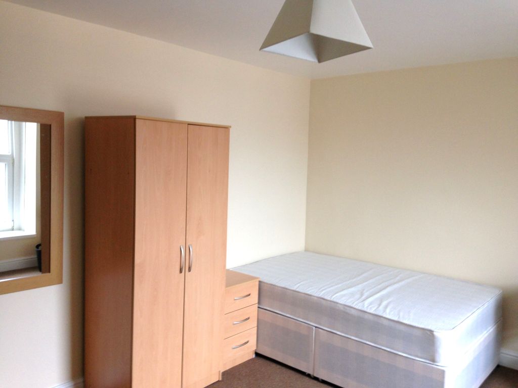 Property photo 2 of 12 022