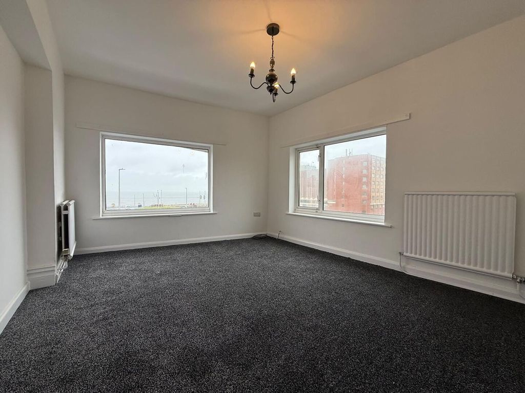 Property photo 3 of 18 Living Room