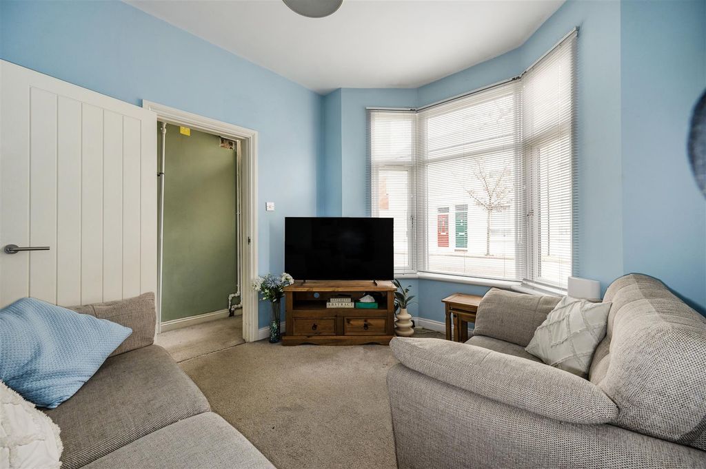Property photo 3 of 27 Lounge.Jpg