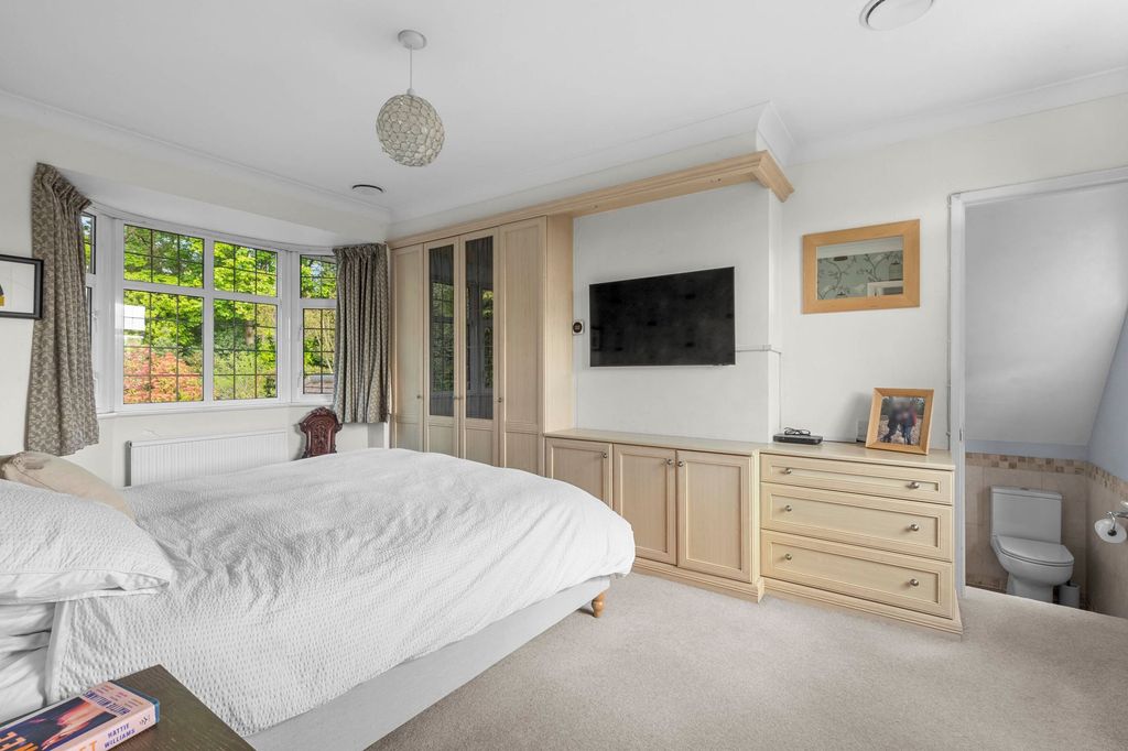 Additional image 13 of 4 bed detached house for saleAmersham Hill Drive, High Wycombe HP13