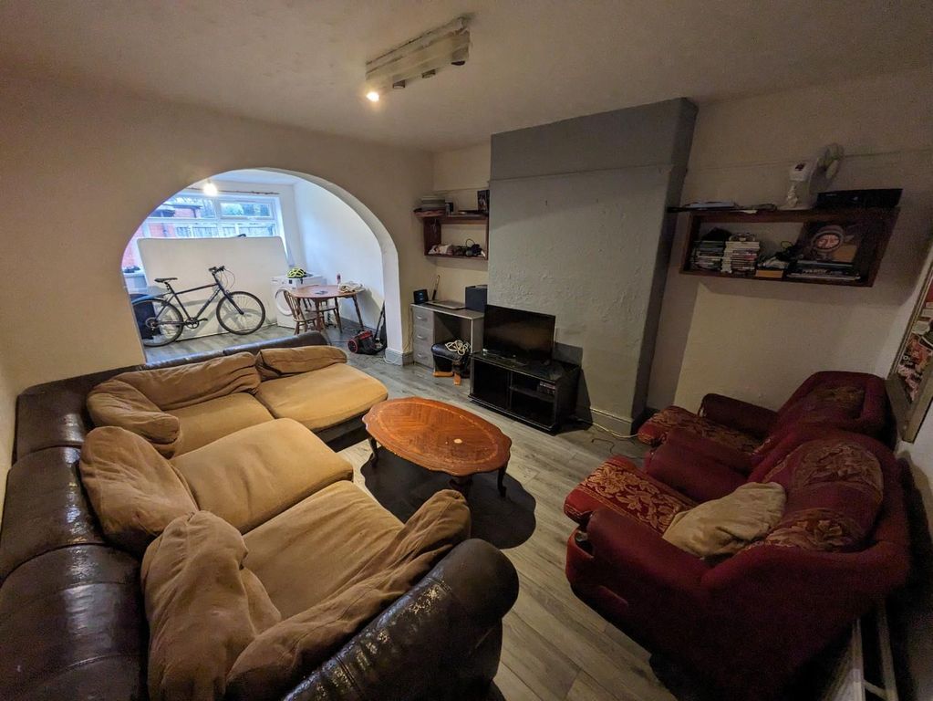 Property photo 2 of 14 Lounge