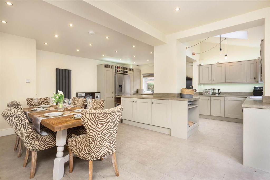 Property photo 3 of 11 00010.Jpg