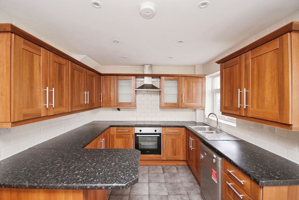 Property photo 2 of 17 Kitchen