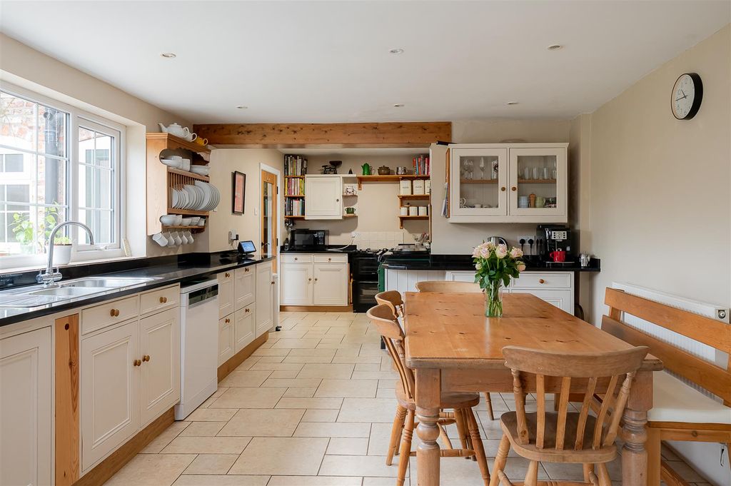Property photo 3 of 33 Kitchen Diner