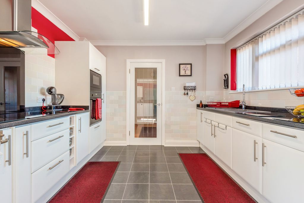 Property photo 3 of 34