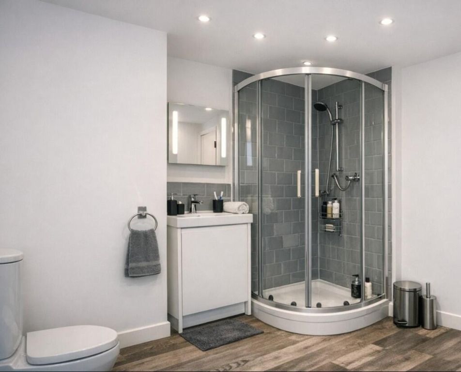 Property photo 3 of 10 Bathroom