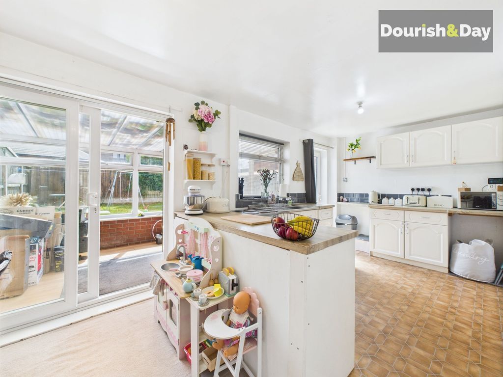Property photo 3 of 15 Dining Kitchen