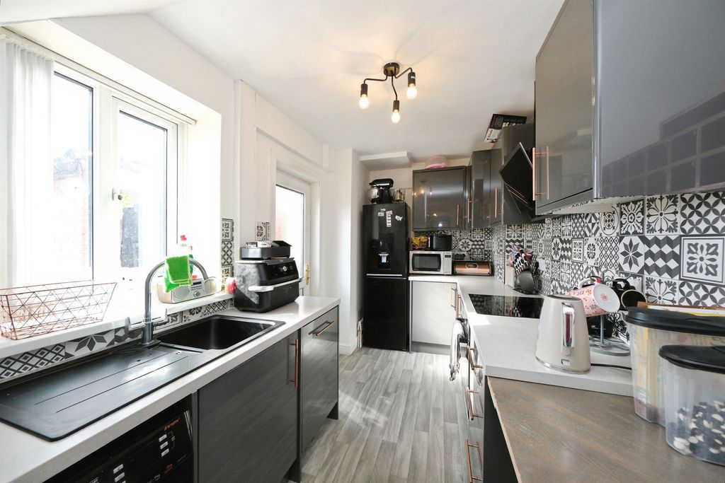 Property photo 3 of 15