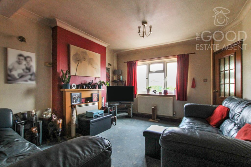 Property photo 3 of 12