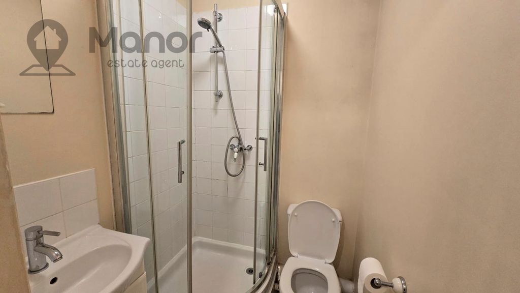Property photo 3 of 7 Bathroom