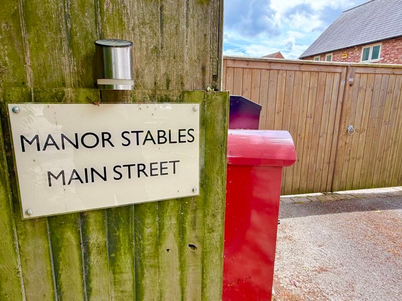 Property photo 2 of 31 Manor Stables