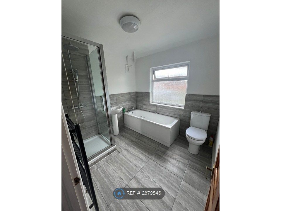 Property photo 3 of 20 Upstairs Bathroom