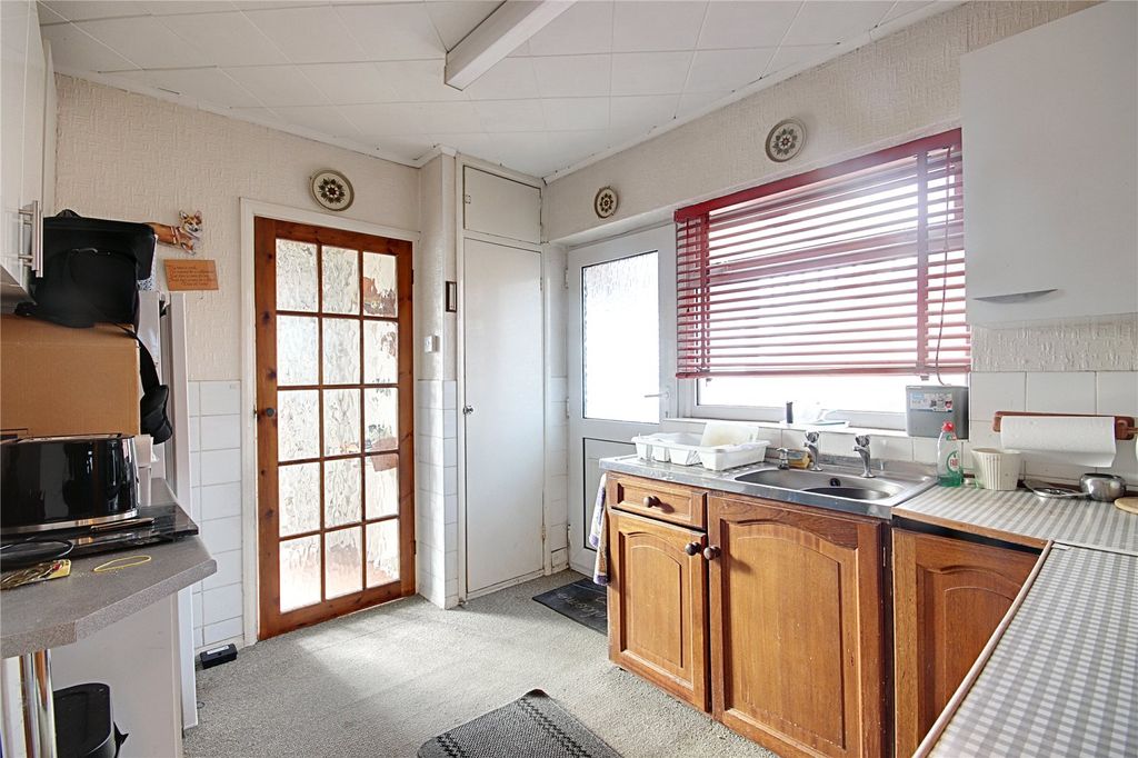 Property photo 2 of 16 Picture No. 11