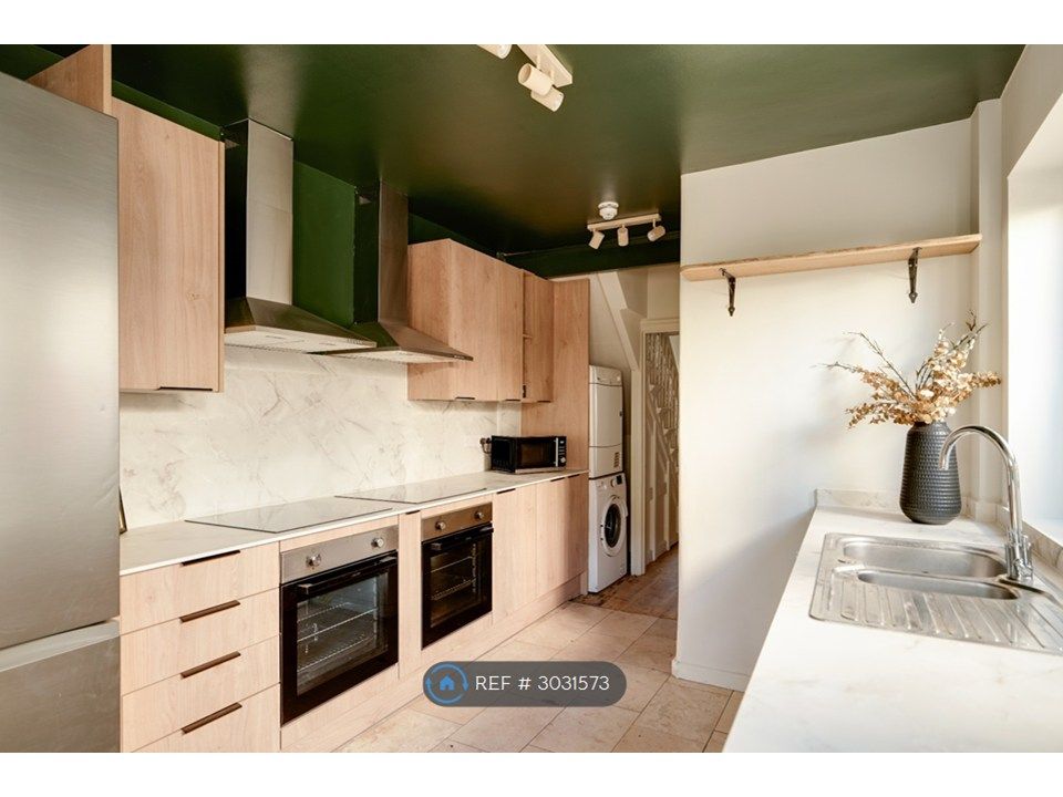 Property photo 3 of 16 Kitchen