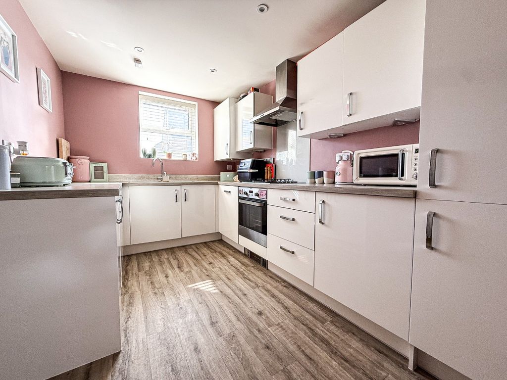 Property photo 3 of 22 4987369